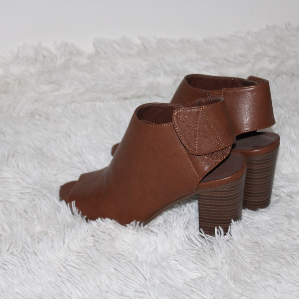Breckelle’s Booties - Picture 2 of 5